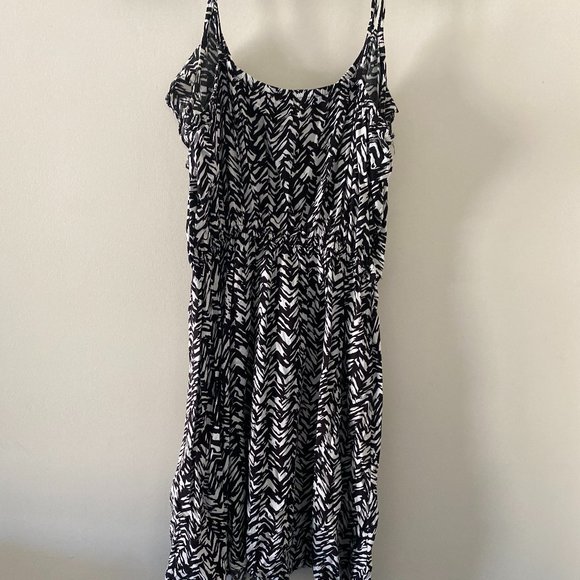 Black and White Patterned Dress - Picture 5 of 5